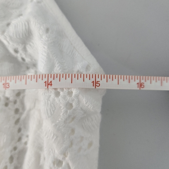 Adorable White Lace Cropped Top, Size Med, NWT - Picture 7 of 8